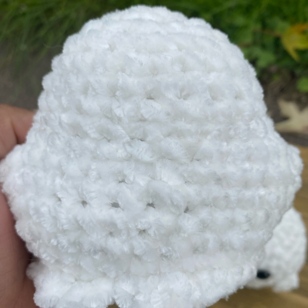 Handmade velvet crochet ghost plushie - Picture 5 of 7